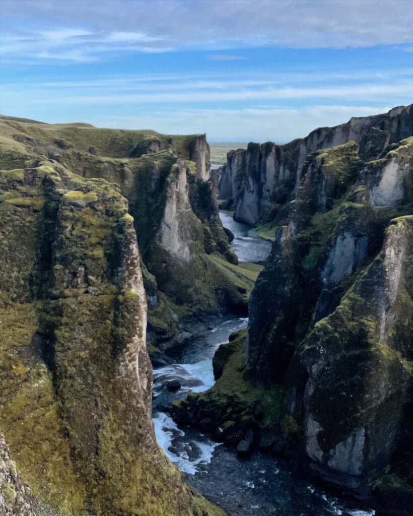Fjaðrárgljúfur kloof IJsland